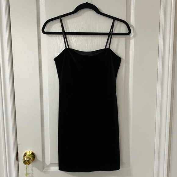Affordable pre-loved dresses - Picture 3 of 6